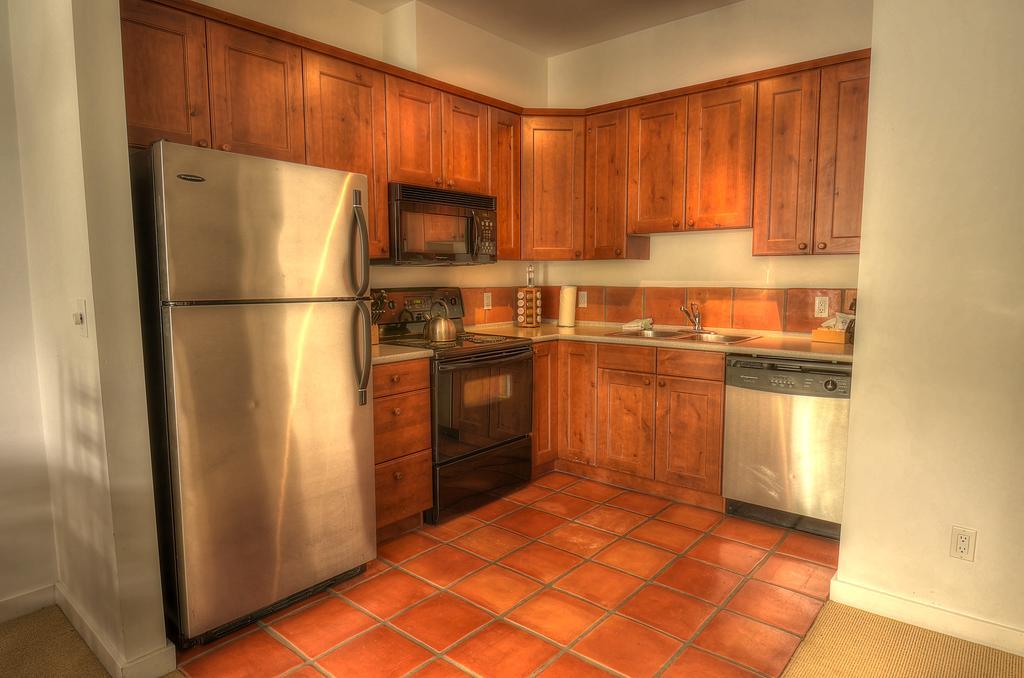 Waters Edge Shoreside Suites Ucluelet Eksteriør billede
