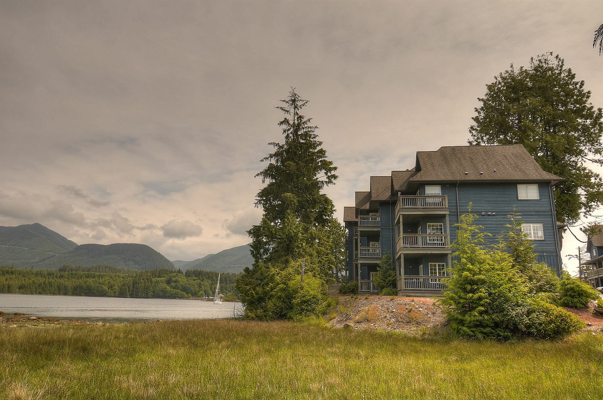 Waters Edge Shoreside Suites Ucluelet Eksteriør billede