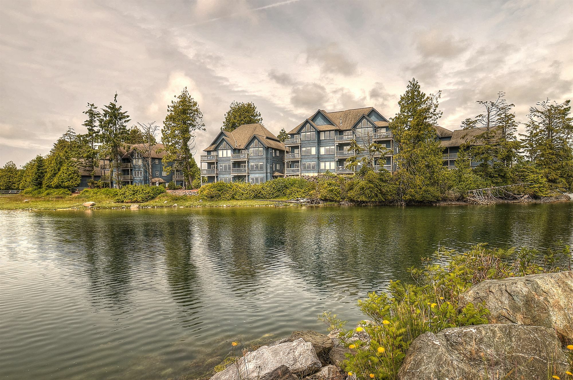 Waters Edge Shoreside Suites Ucluelet Eksteriør billede